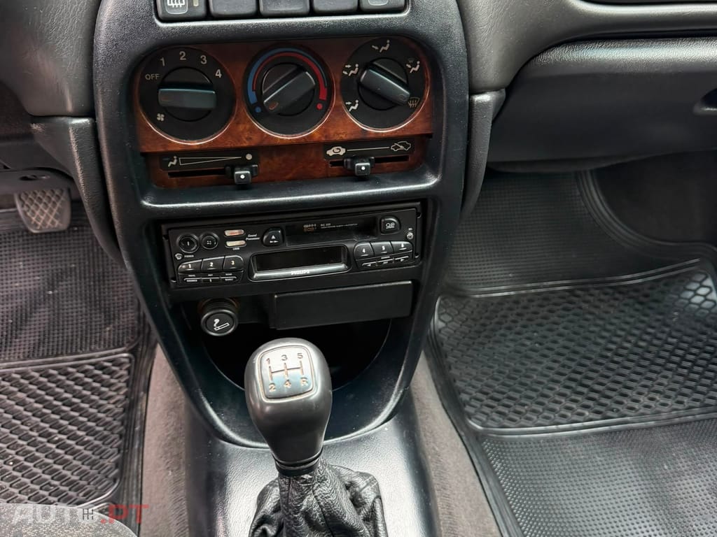 Rover 200 TD 2 LUGARES