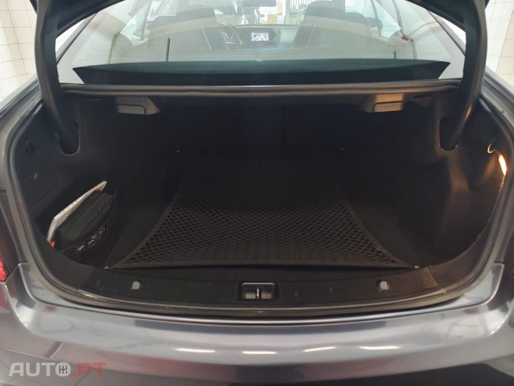 Mercedes-Benz E 350 CDi Avantgarde BlueEfficiency