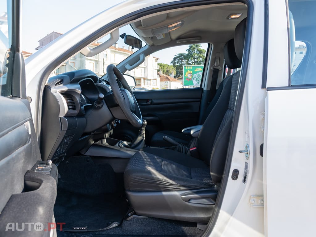 Toyota Hilux 2.4 D-4D 2WD CD CM
