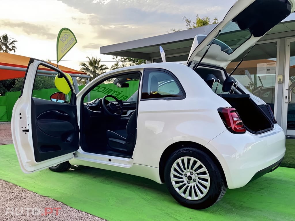 Fiat 500e Action