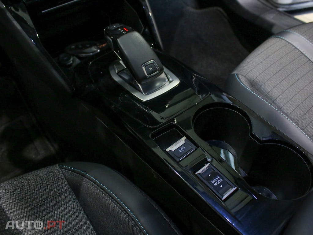 Peugeot 2008 1.2 PureTech Allure EAT8