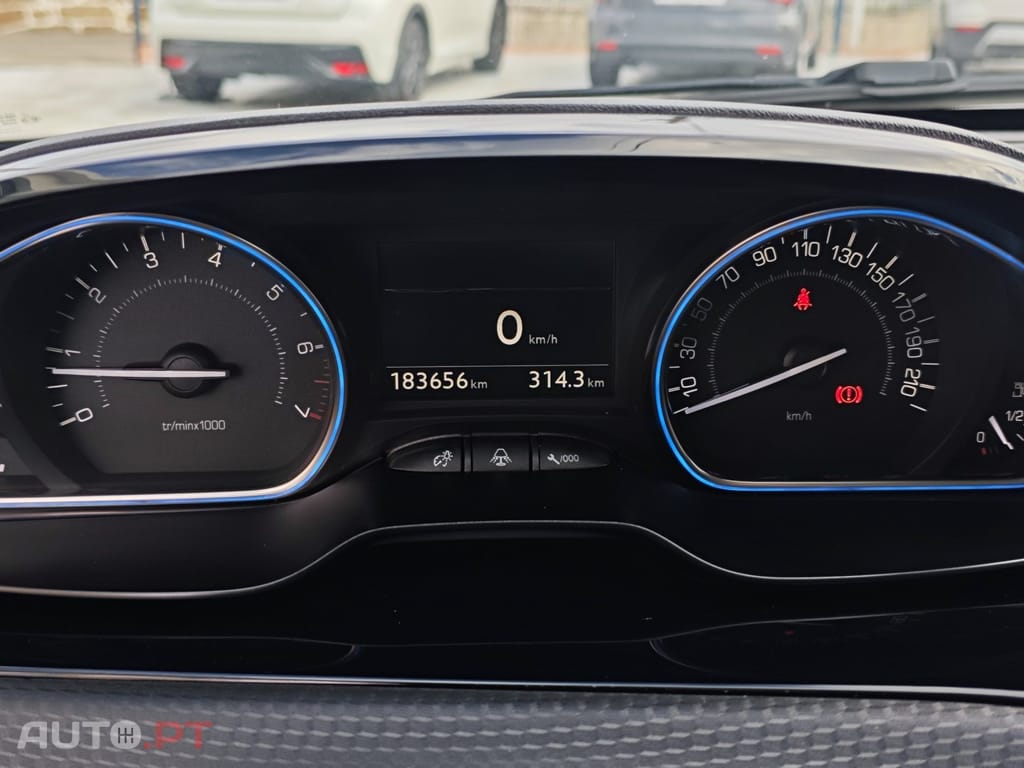 Peugeot 2008 1.2 e-THP Allure