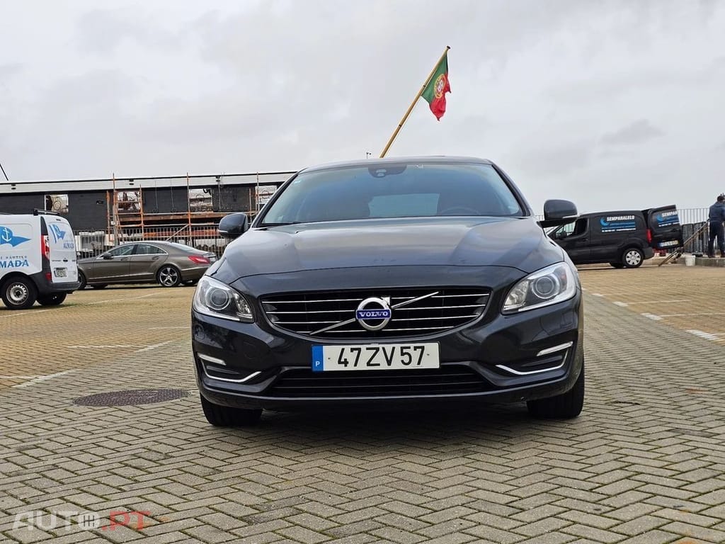 Volvo V60 D6 Plug-In-Hybrid AWD Geartronic Pure Limited