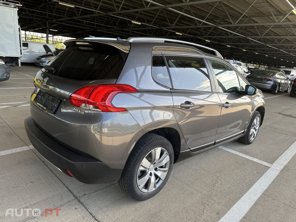 Peugeot 2008 1.2 PureTech Style