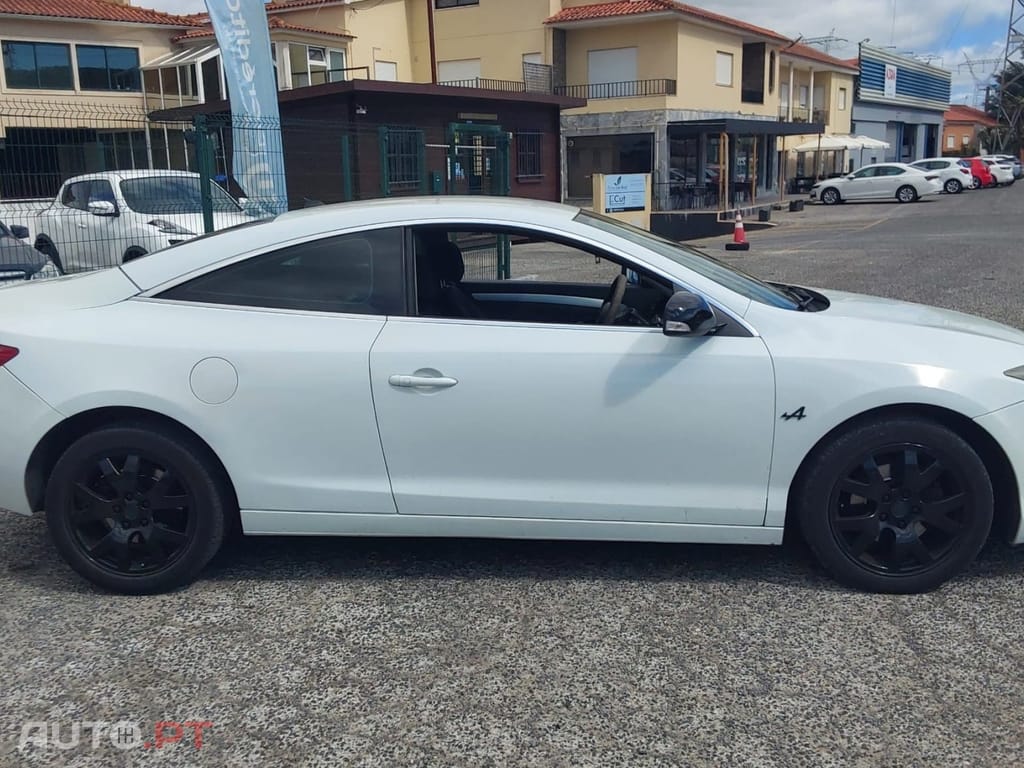 Renault Laguna Coupe Laguna Coupe 2.0 dCi Dynamique S 4Control