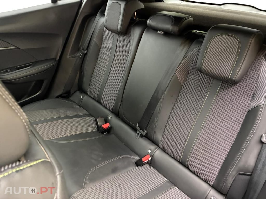 Peugeot 2008 1.2 PureTech GT EAT8