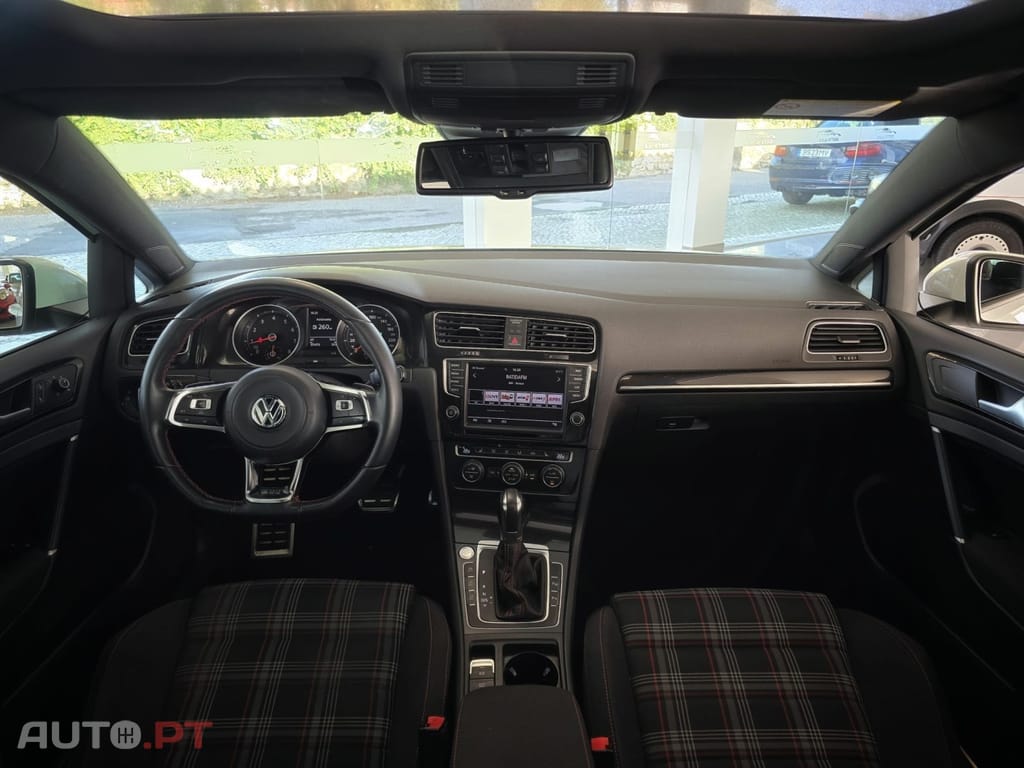 Volkswagen Golf 2.0 TSI GTI DSG