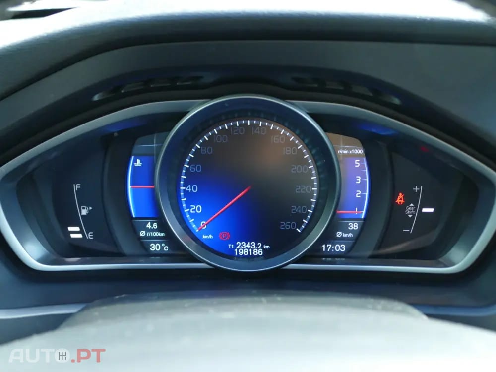 Volvo V40 1.6 D2 R-Design