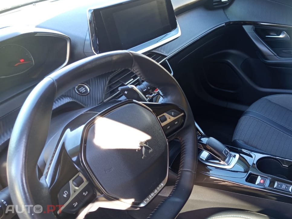 Peugeot 2008 Puretech Allure