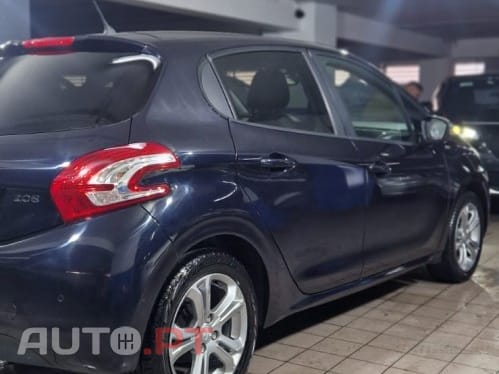 Peugeot 208 1.2 VTi SE Style