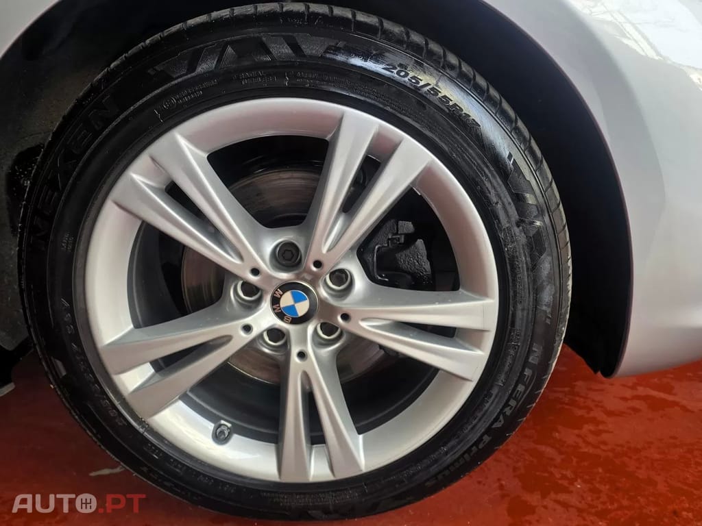 BMW 216 d Line Sport — fotografia 14