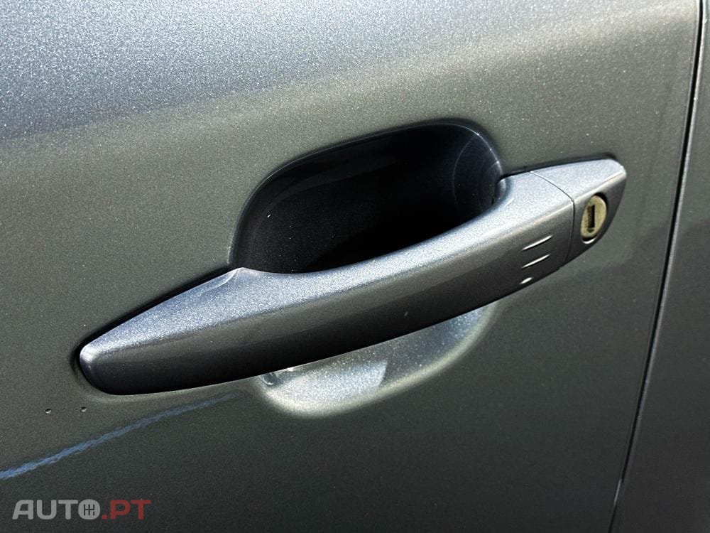 Peugeot 2008 Hybrid 145 e-DSC Allure