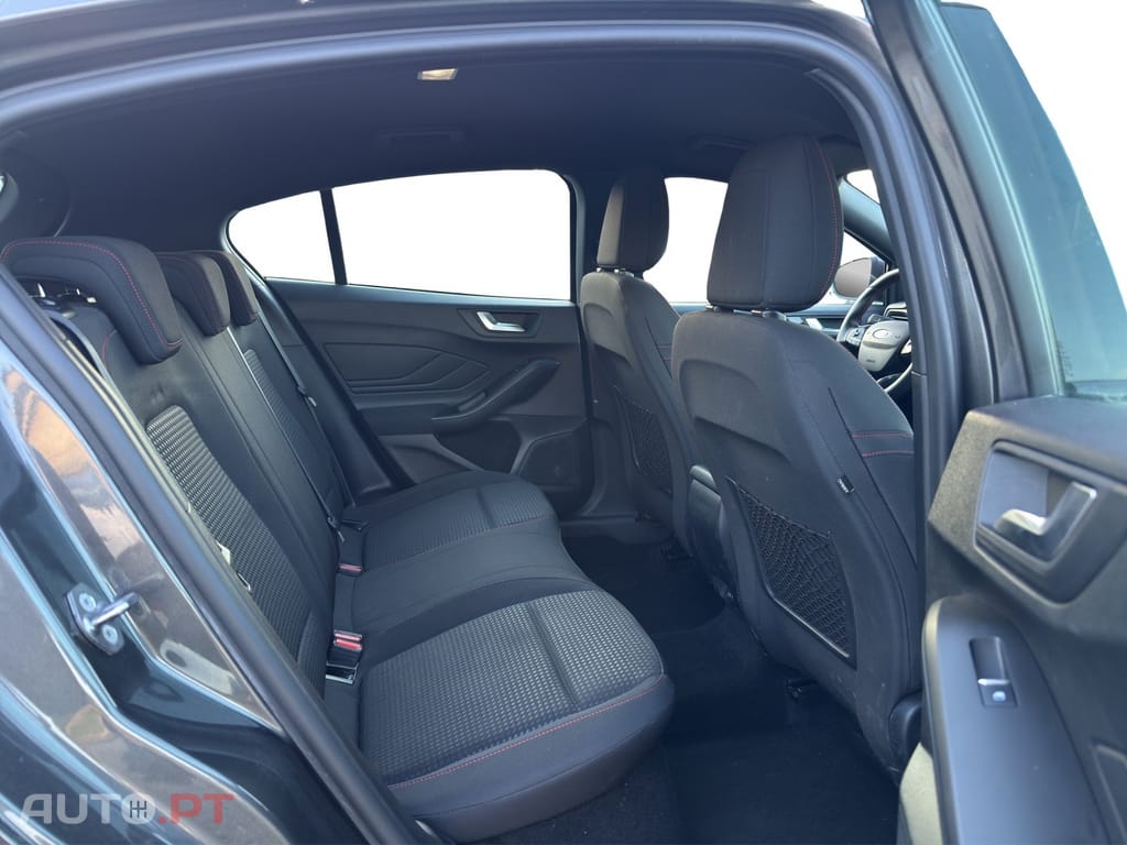 Ford Focus 1.0 EcoBoost Hybrid ST-LINE