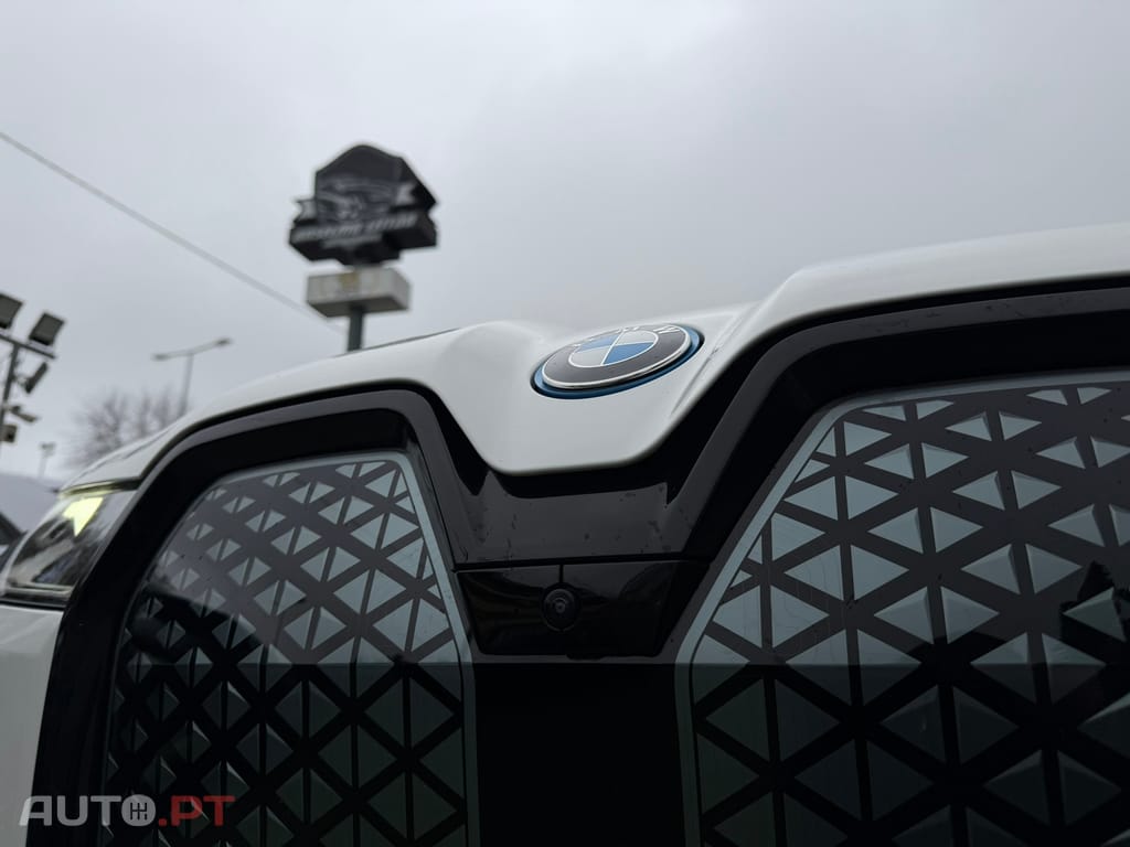 BMW iX xDrive 40 Pack Desportivo