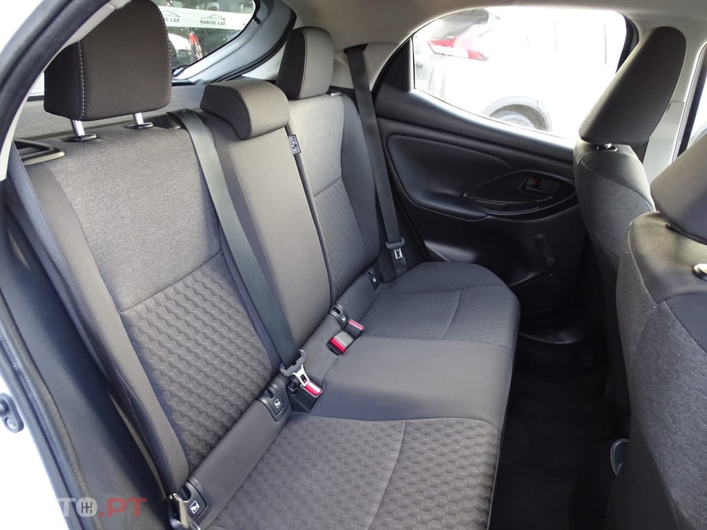 Toyota Yaris 1.0 VVT-i Comfort Plus — fotografia 15