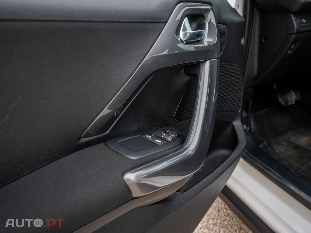 Peugeot 2008 PureTech 110 GPF Stop&Start EAT6 Signature