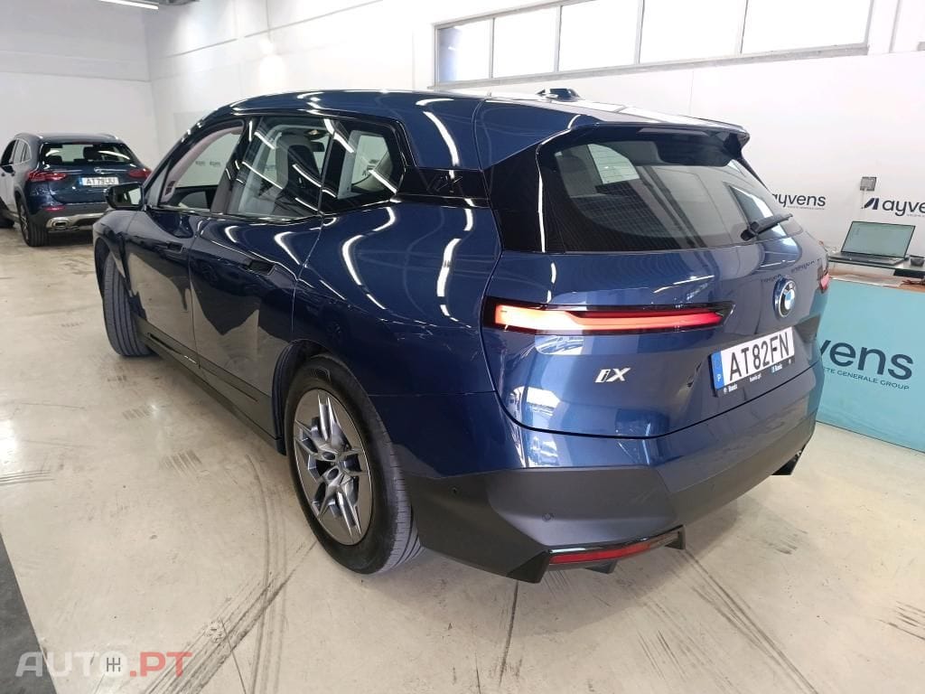 BMW iX xDrive 40