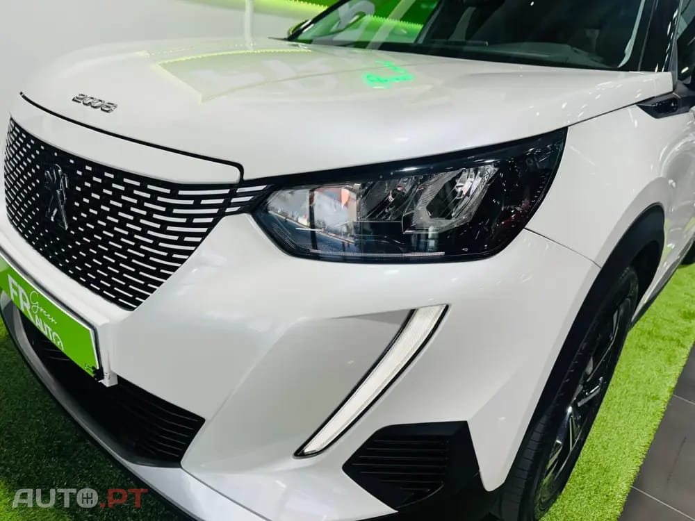 Peugeot E-2008 50 kWh Active Pack