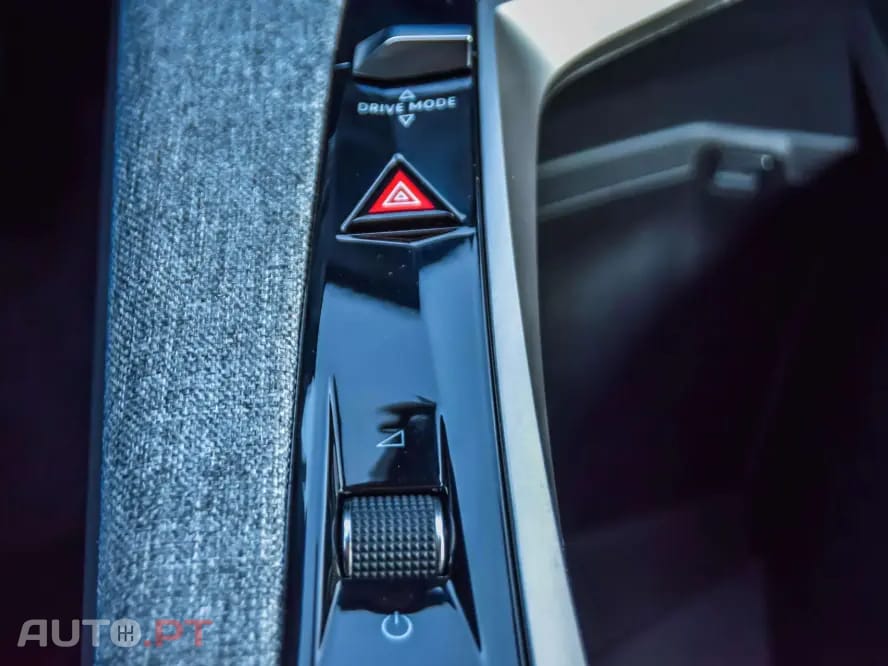 Peugeot 3008 1.2 Hybrid Allure e-DCS6