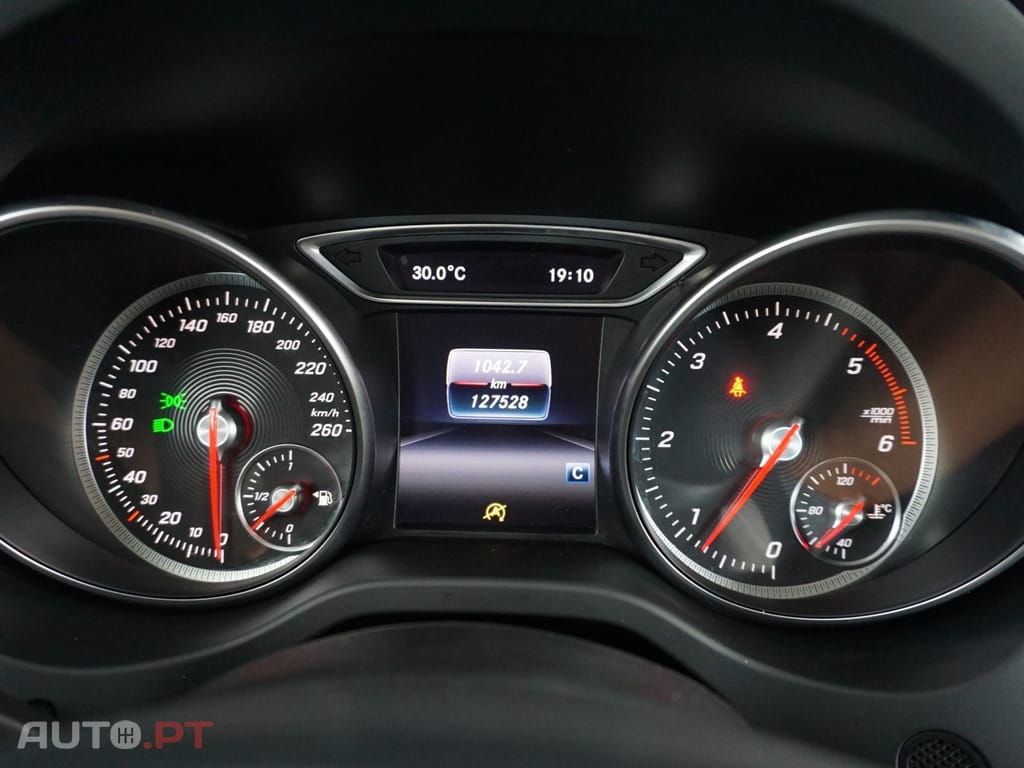 Mercedes-Benz CLA 200 d Shooting Brake — fotografia 13
