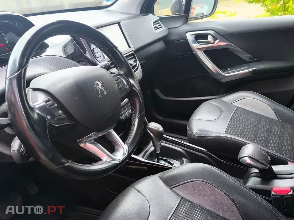 Peugeot 2008 1.2 PureTech Allure EAT6