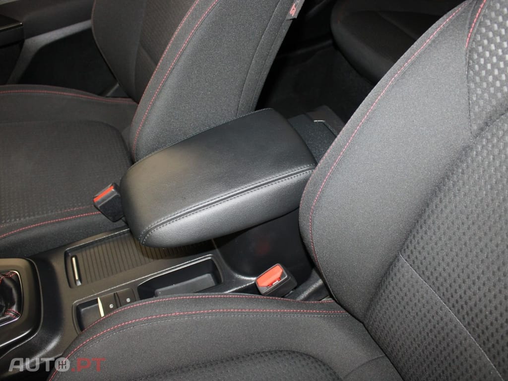 Ford Focus 1.0 ECOBOOST MHEV ST-LINE I.V.A DEDUTÍVEL 