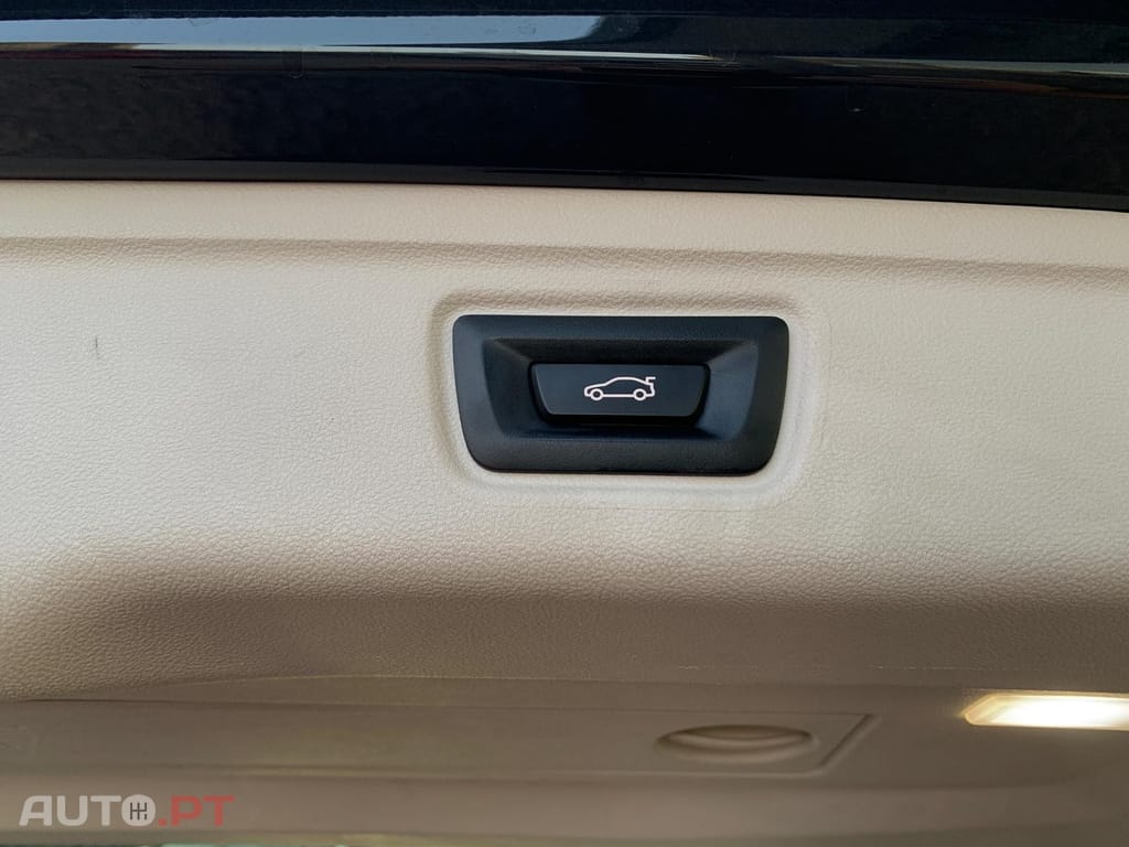 BMW 330 e Touring Line Luxury Auto
