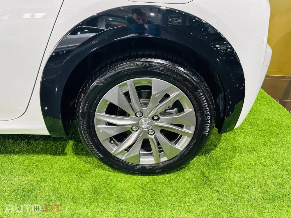 Peugeot E-208 50 kWh Style