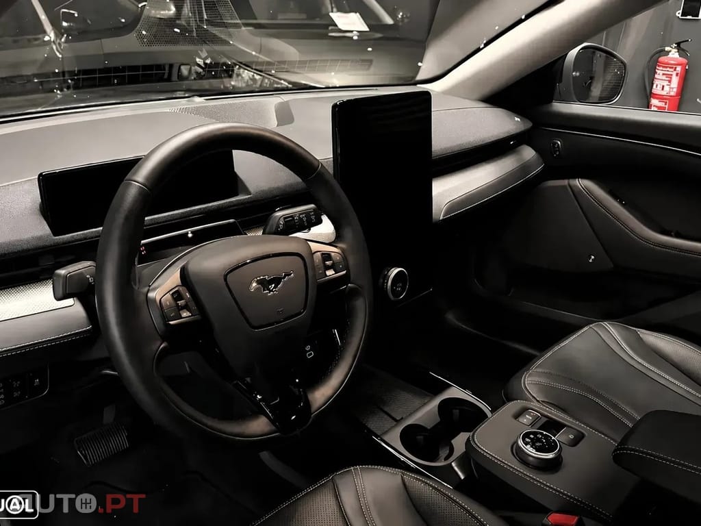 Ford Mustang Mach-E 75.7 kWh Base