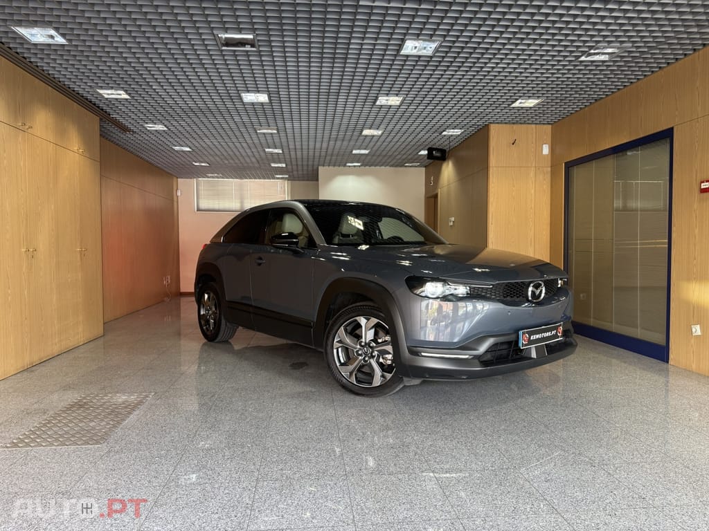 Mazda MX-30 e-SKYACTIV Advantage+Modern Confidence