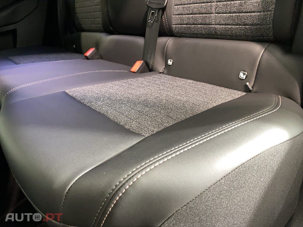 Peugeot 3008 1.2 Hybrid Allure e-DCS6