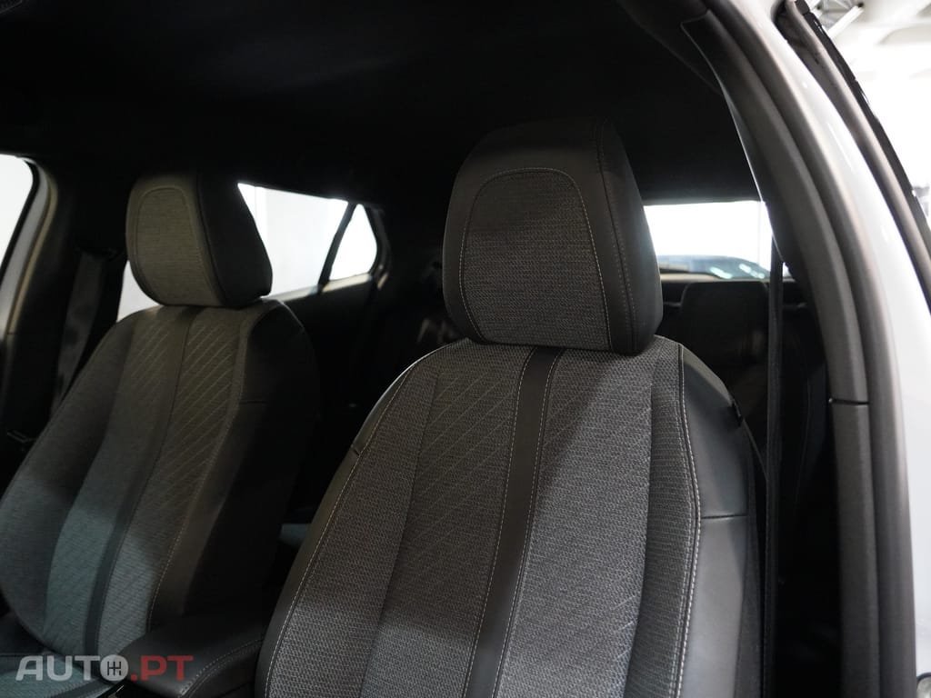 Peugeot 2008 1.2 PureTech Allure