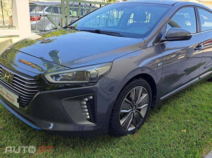 Hyundai Ioniq 5 1.6 GDI HEV (híbrido gasolina + elétrico) Potência combinada de 141 cv