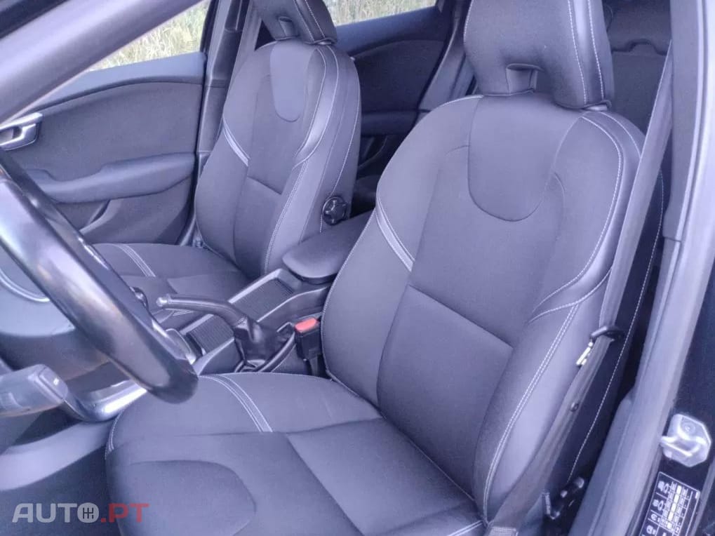 Volvo V40 2.0 D4 R-Design Summum