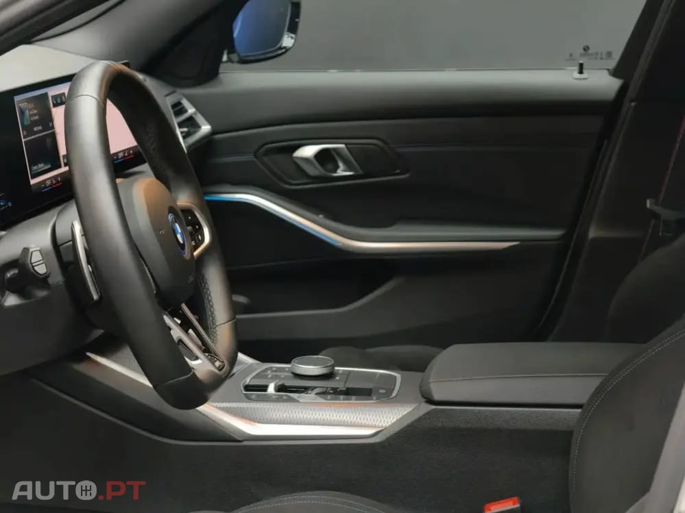 BMW 330 e Pack Desportivo M Pro Auto