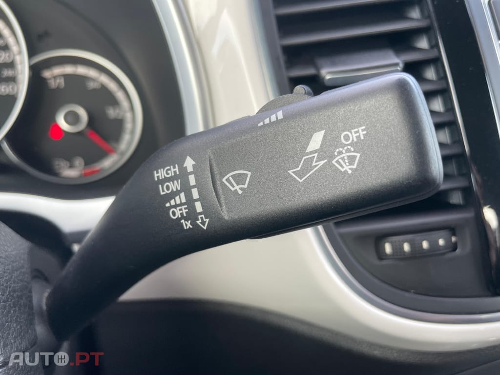 Volkswagen New Beetle 1.6 TDi DSG