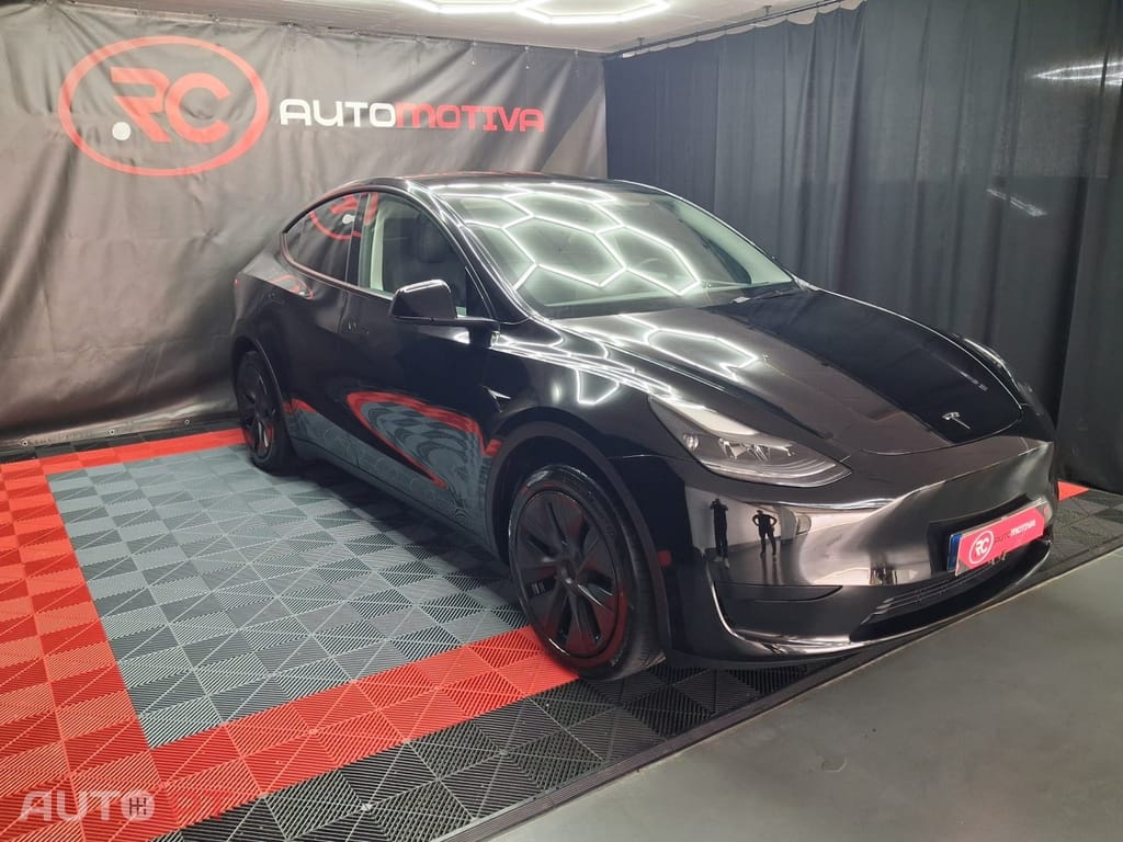 Tesla Model Y Long-Range RWD