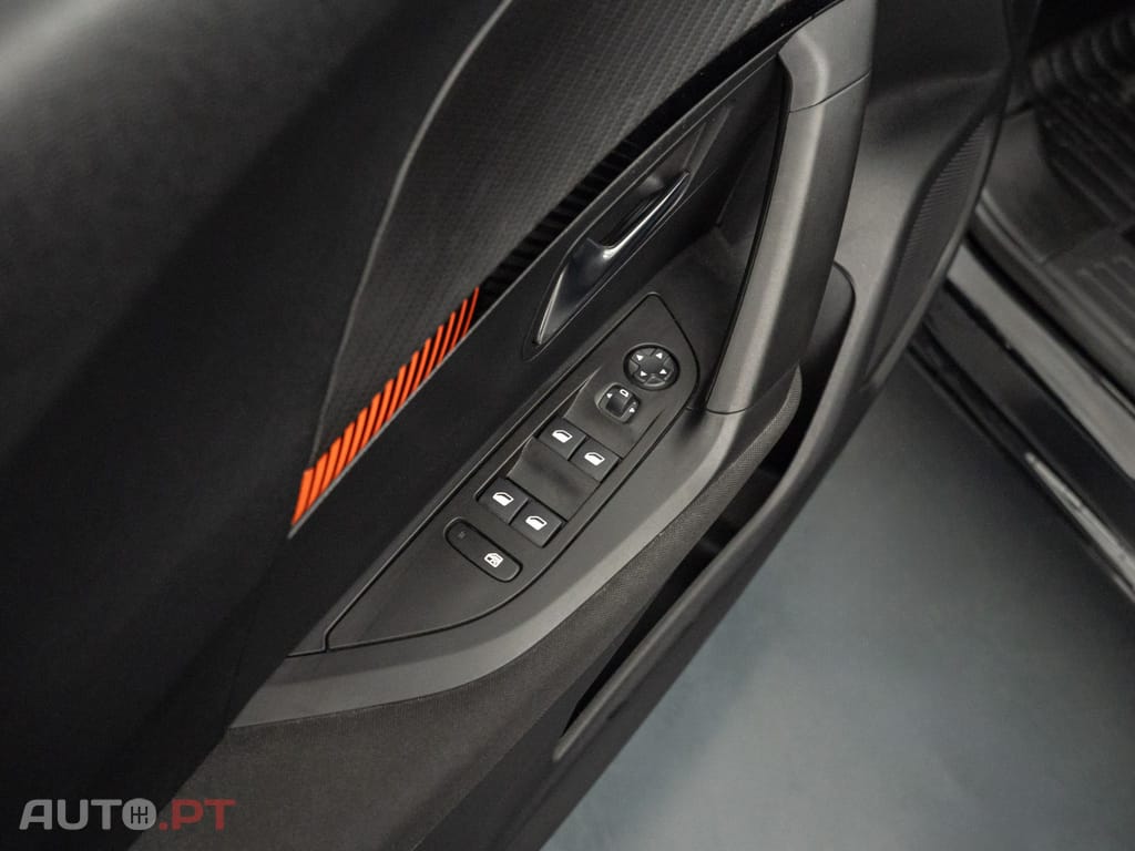 Peugeot E-2008 50 kWh Active Pack