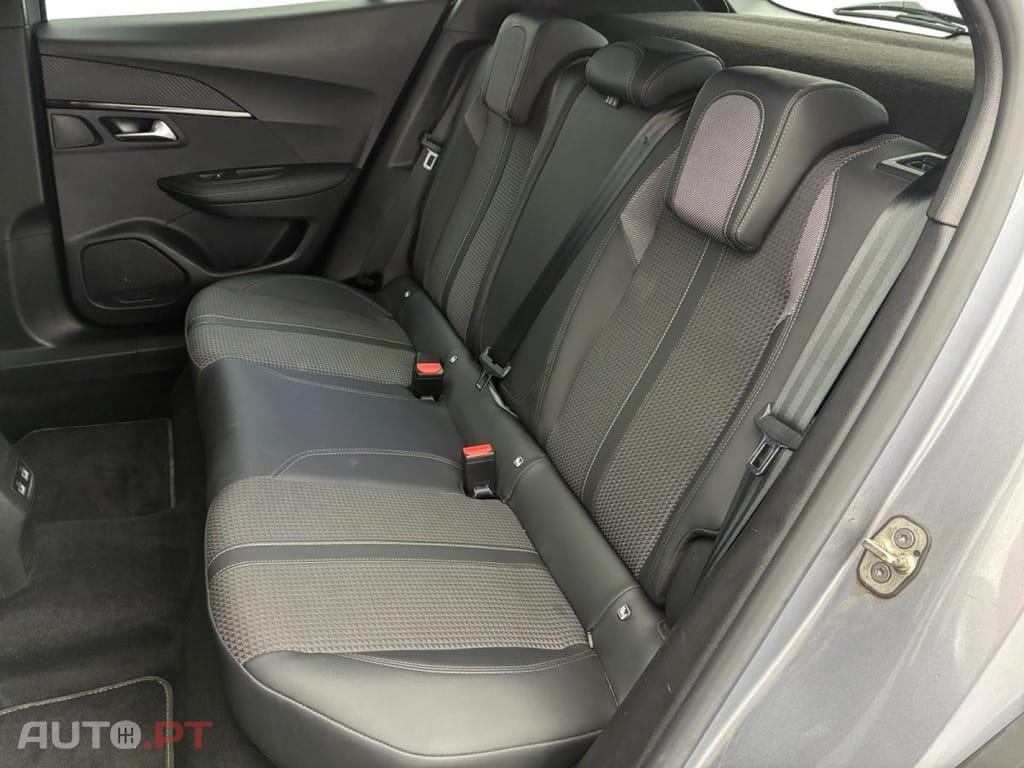 Peugeot 2008 1.2 PureTech GT EAT8