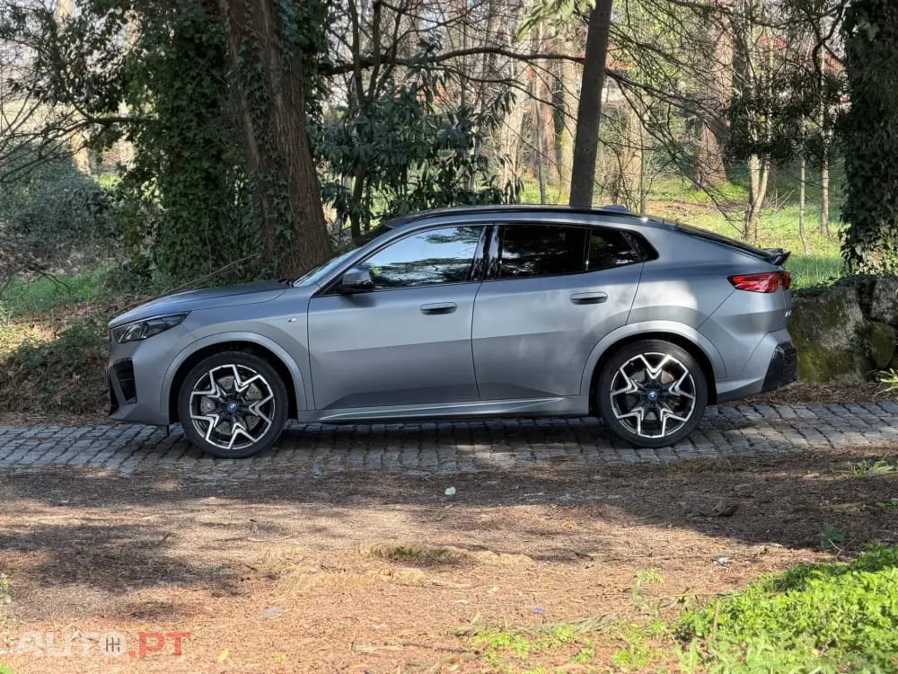 BMW iX2 xDrive30 Pack Desportivo M Pro