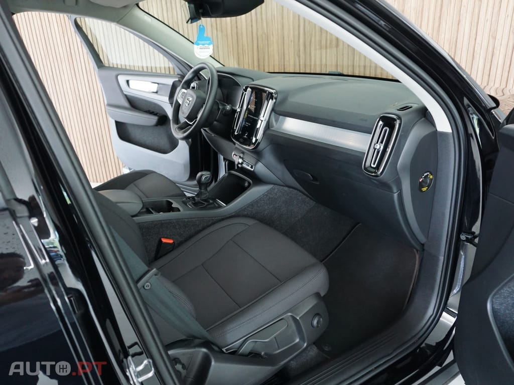 Volvo XC40 1.5 T2 Momentum Plus