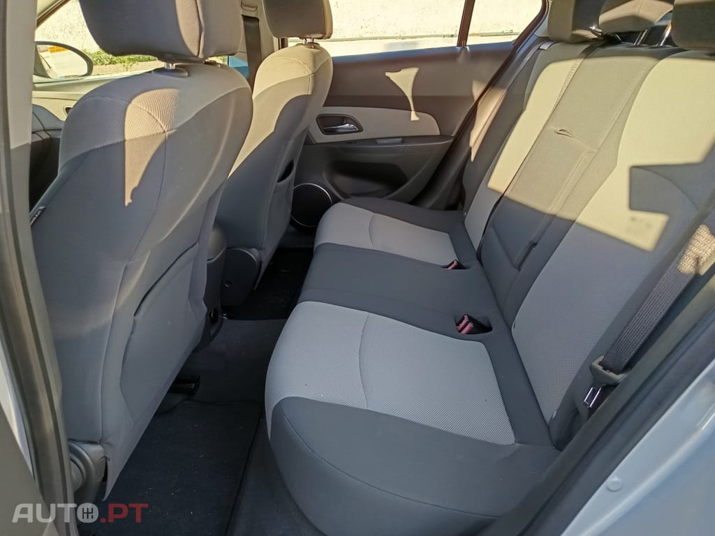 Chevrolet Cruze 1.6 LS