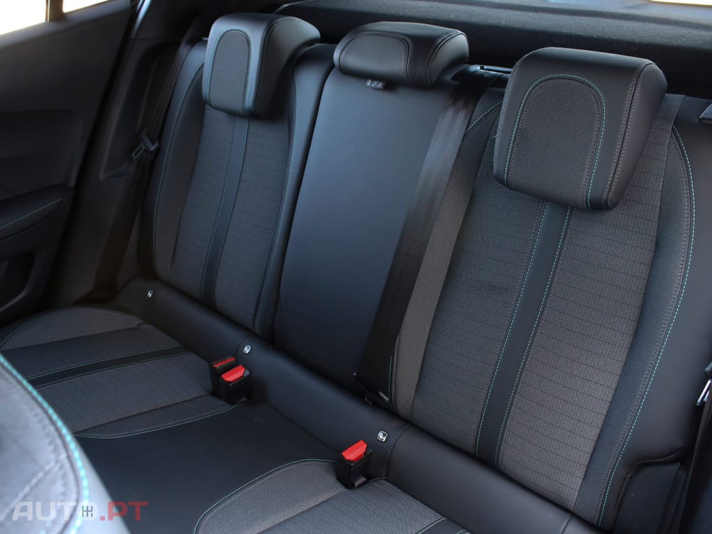 Peugeot 2008 1.2 PureTech Allure EAT8