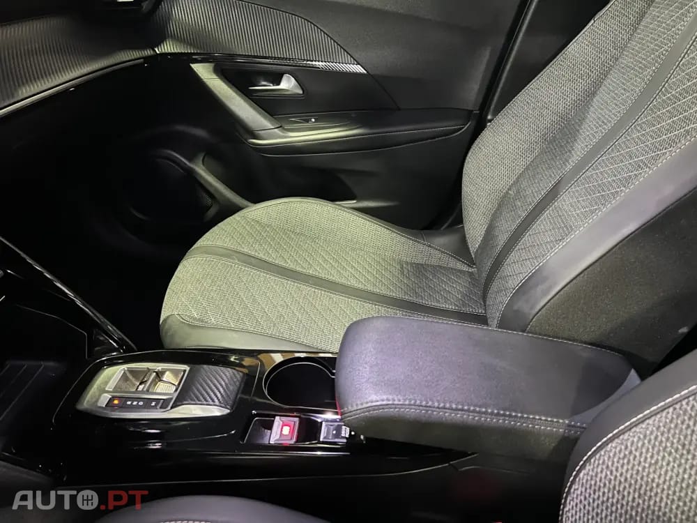 Peugeot 2008 1.2 Hybrid Allure e-DCS6