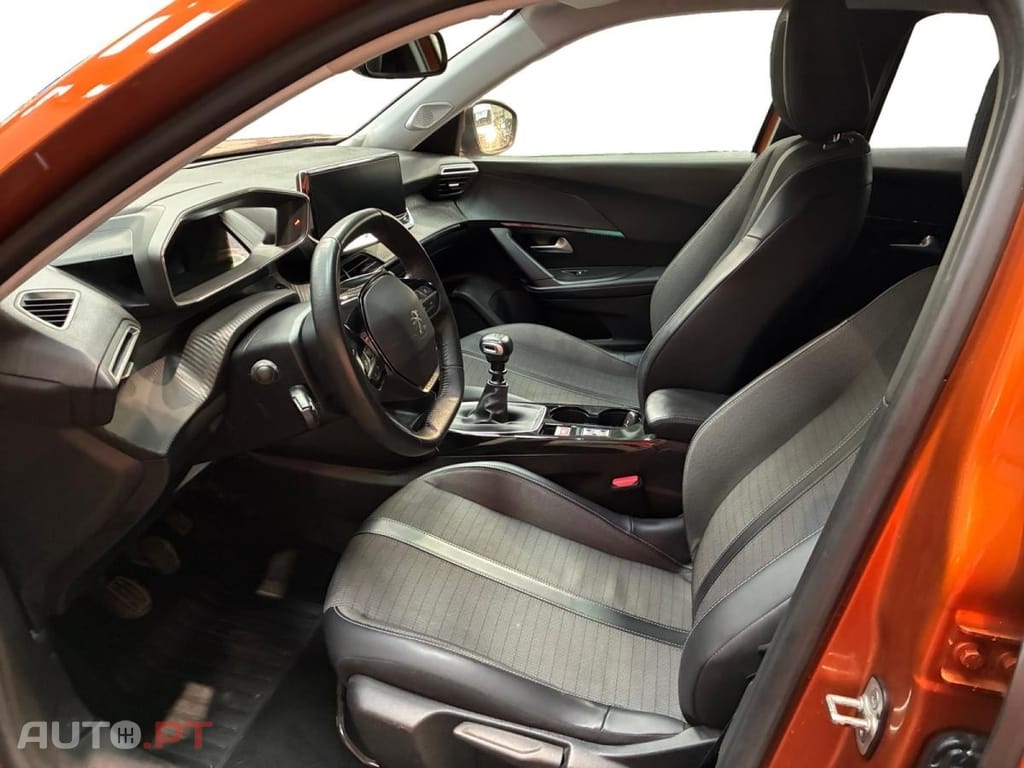 Peugeot 2008 1.5 BlueHDi Allure Pack