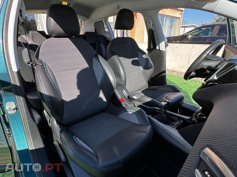 Peugeot 2008 PureTech 110 Stop&Start UrbanCross