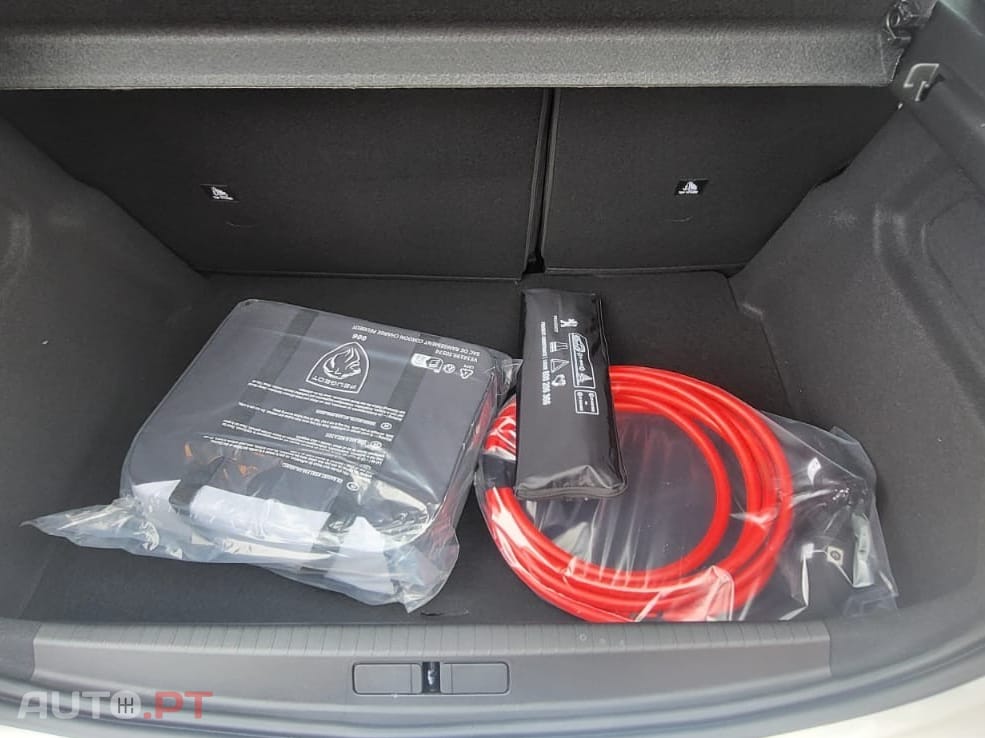 Peugeot E-208 50 kWh Style