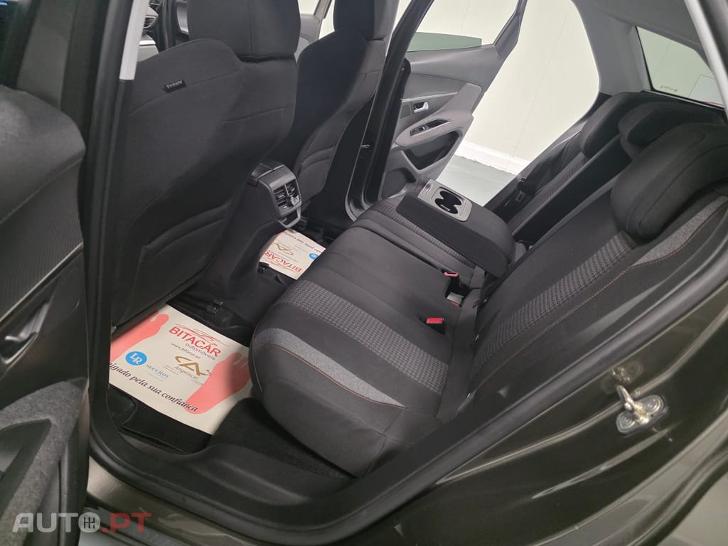 Peugeot 3008 1.5 BlueHDi Active