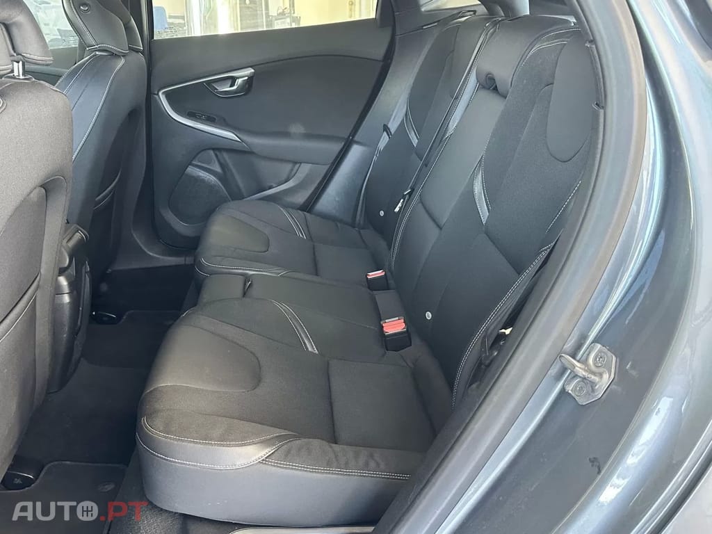 Volvo V40 1.6 D2 Momentum Eco