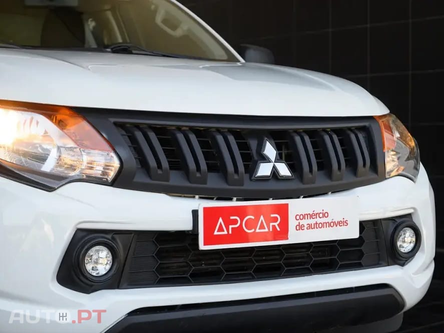 Mitsubishi L200 2.4 DI-D Club Invite Strakar Look 4WD